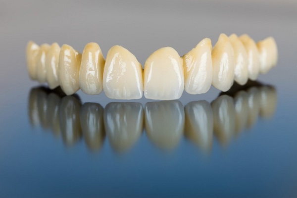 牙齒不整齊可以做烤瓷牙嗎?深圳爱康健齿科做烤瓷牙可以使用香港长者医疗券吗？