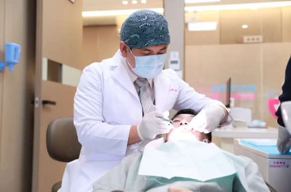 愛康健口腔醫院