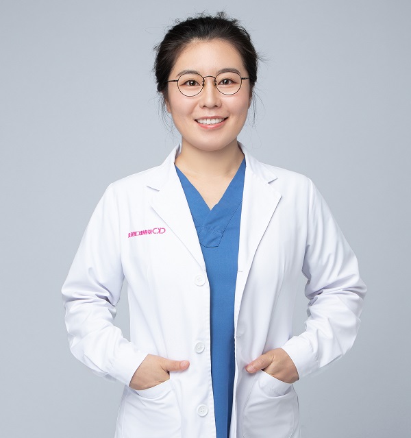 深圳牙齒貼面醫生推薦李洪偉