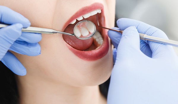 深圳羅湖口岸洗牙推薦愛康健齒科康輝口腔門診洗牙收費價錢60/158元一次