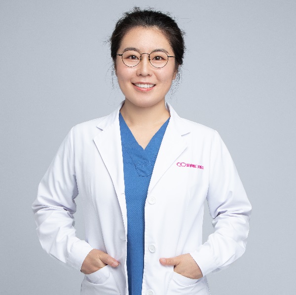 愛康健口腔牙醫 李洪偉